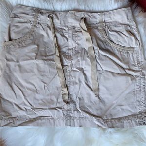 North Face khaki skirt sz: 8 reg